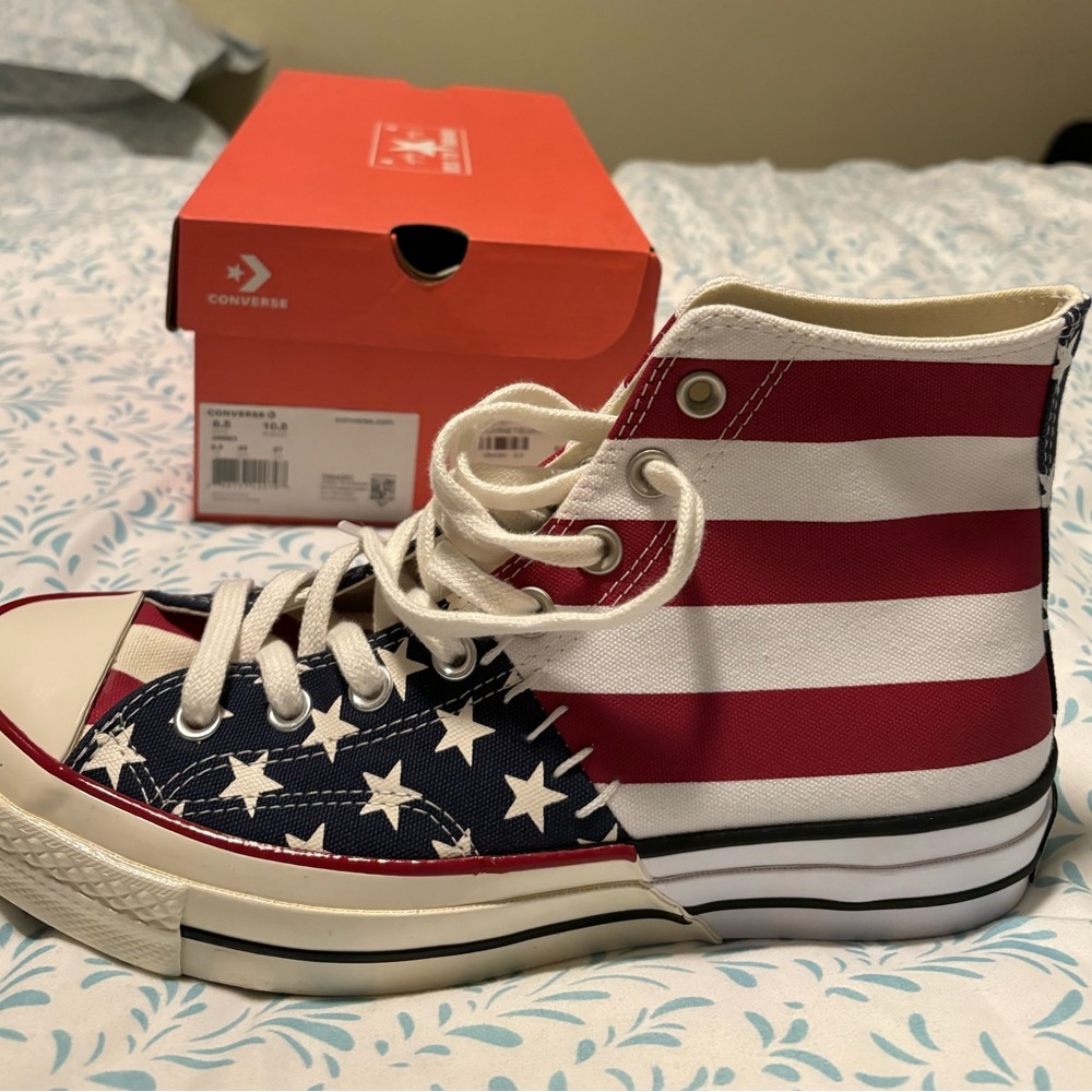 Limited edition: AMERICAN FLAG CONVERSE. Unisex. Size 8 1/2 men’s, 10 1/2 womens